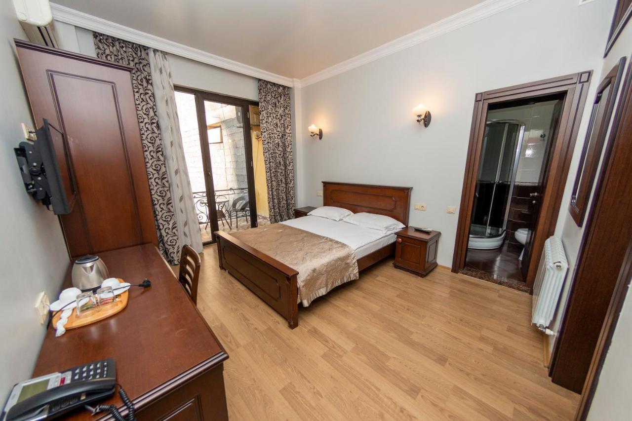 Eiffel Hotel Batumi Eksteriør bilde