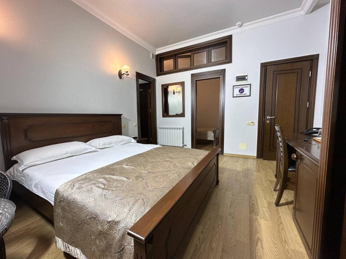 Eiffel Hotel Batumi Eksteriør bilde
