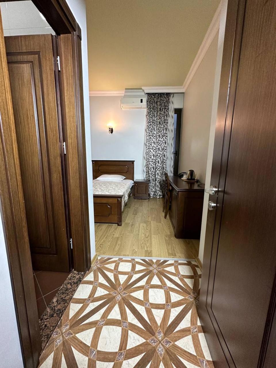 Eiffel Hotel Batumi Rom bilde